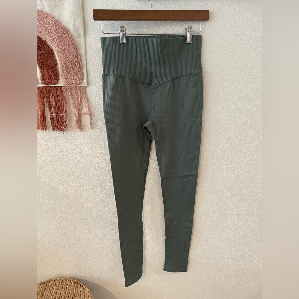 Mint Green Ribbed Pull On Leggings EUC